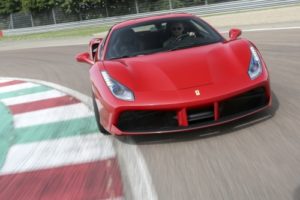 Ferrari 488 caratteristiche
